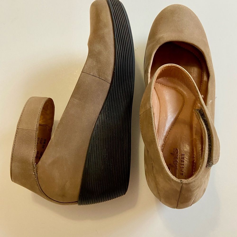 Clarks Tan Wedges